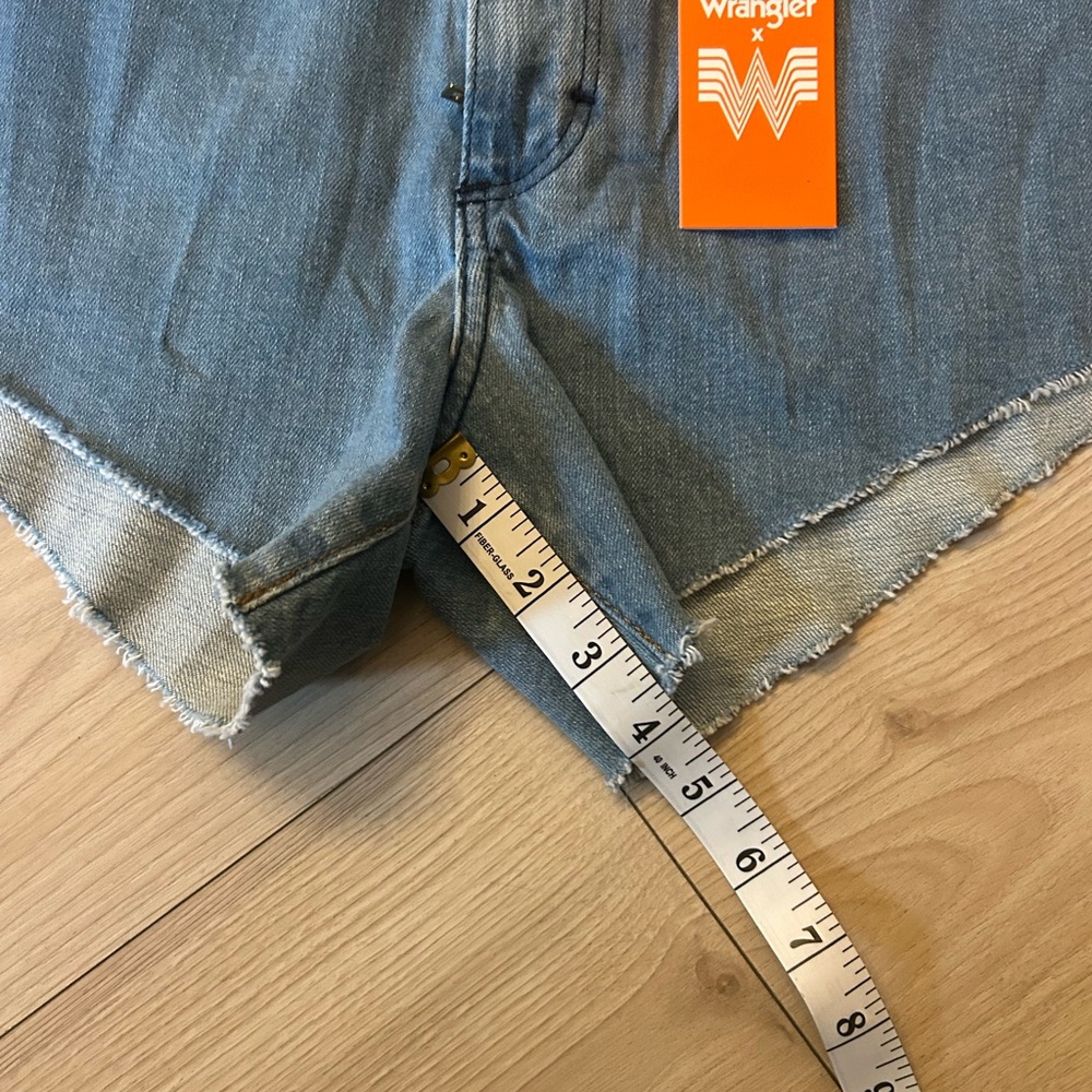WRANGLER X WHATABURGER REWORKED SHORT

Wrangler Jean shorts - Picture 11 of 11